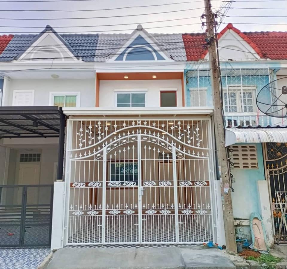 ทาวน์เฮาส์2ชั้นพร้อมอยู่ 2นอน2น้ำ ทำเลดี ตกแต่งเสร็จ ฟรีค่าโอน